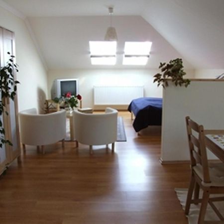 Ilona Apartmanház Komárom Exterior foto