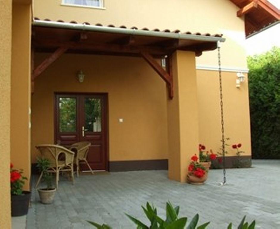 Ilona Apartmanház Komárom Exterior foto