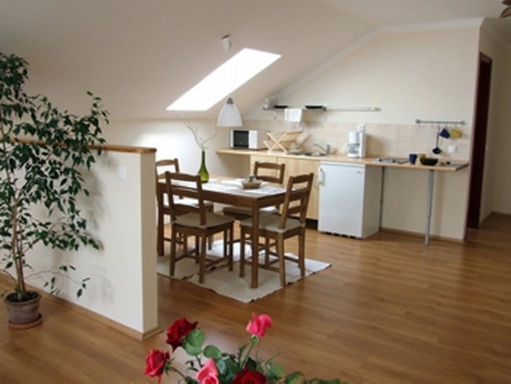 Ilona Apartmanház Komárom Quarto foto