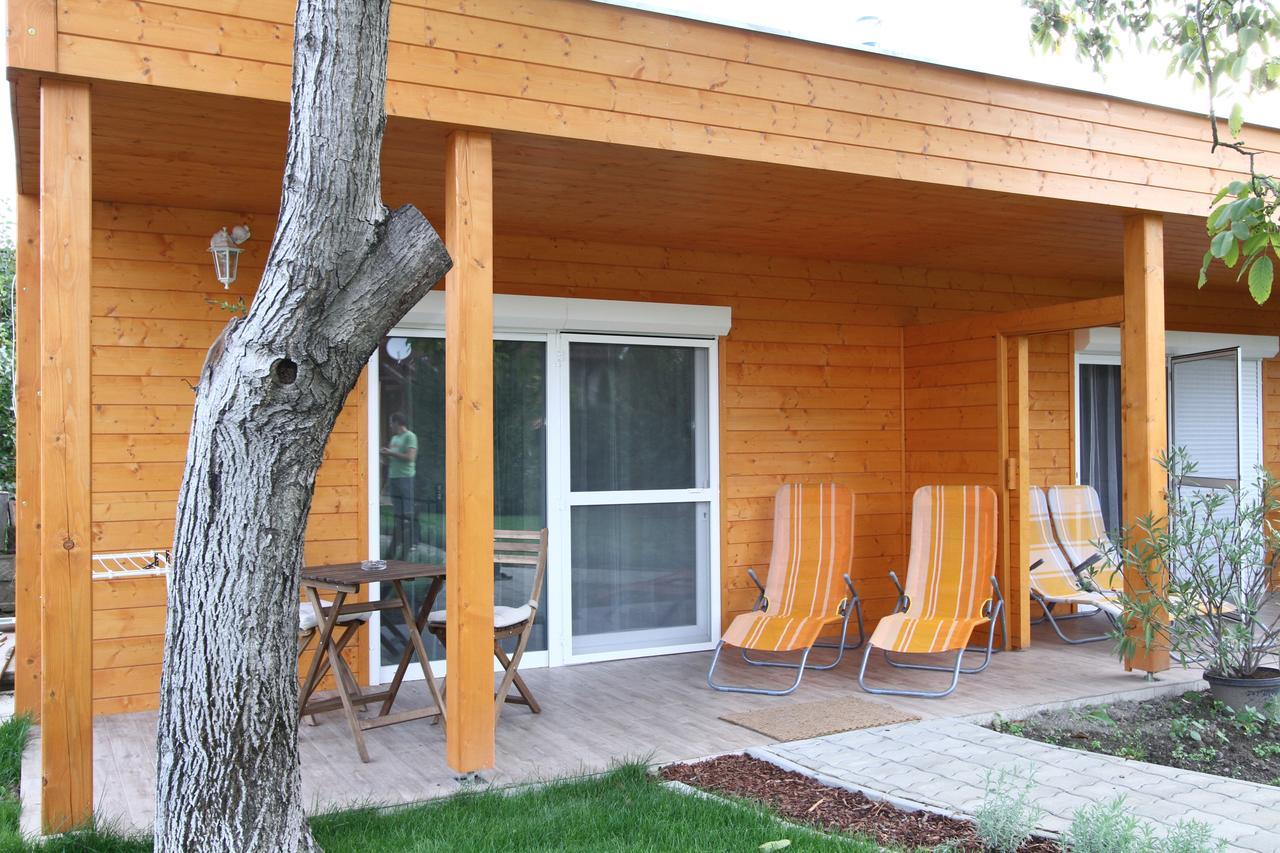 Ilona Apartmanház Komárom Exterior foto